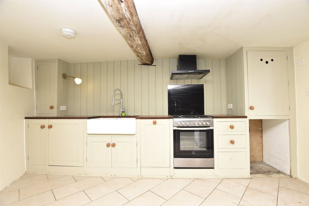 Property photo 2 of 18 Kitchen