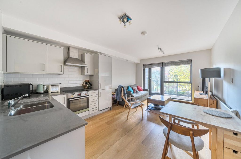 Property photo 2 of 11 1364377-13-68F658...