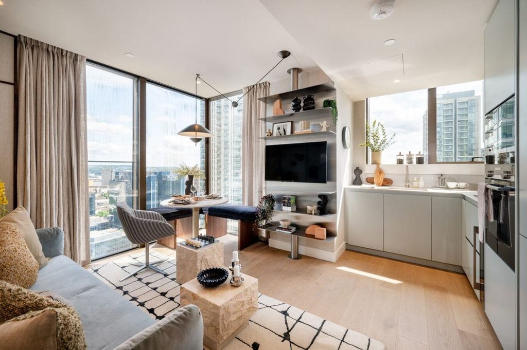 Property photo 2 of 27