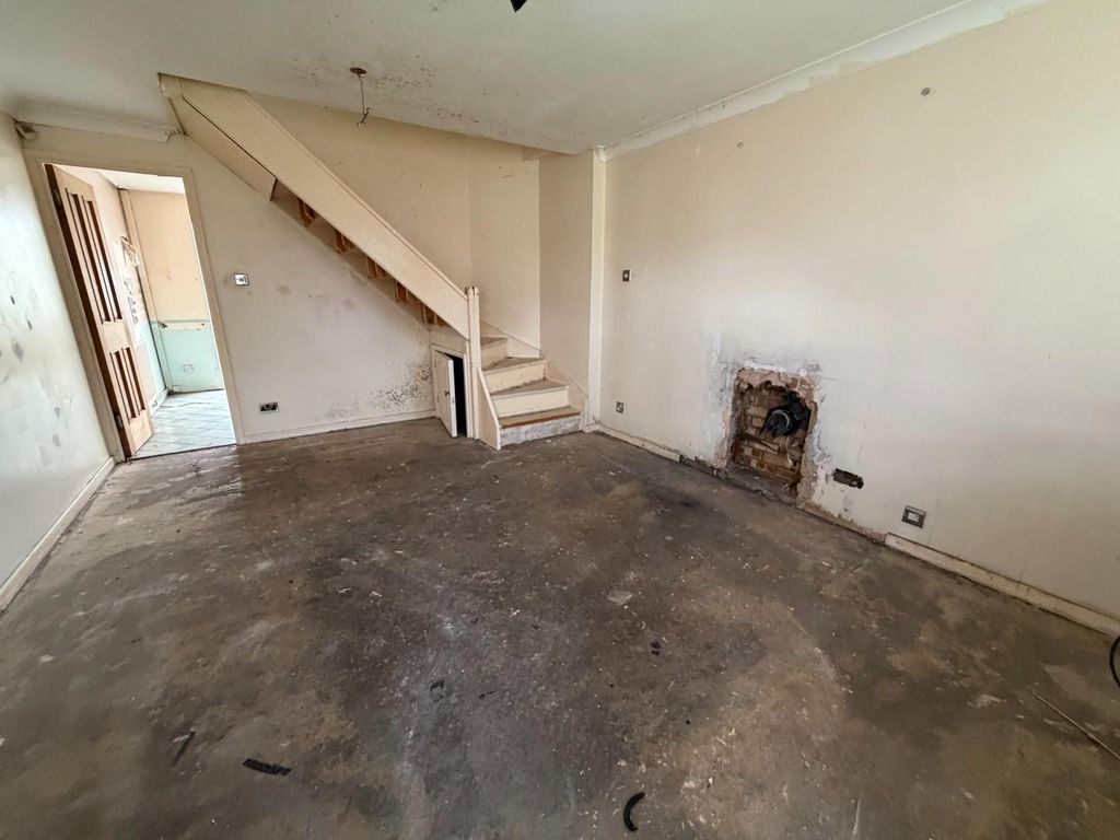 Property photo 2 of 8 Lounge