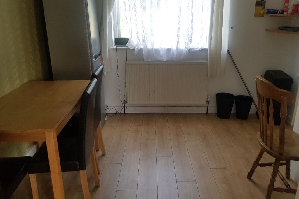 Property photo 3 of 9 Dining Room