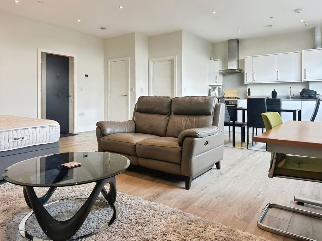 Property photo 2 of 8 Pbox-Img.Jpg