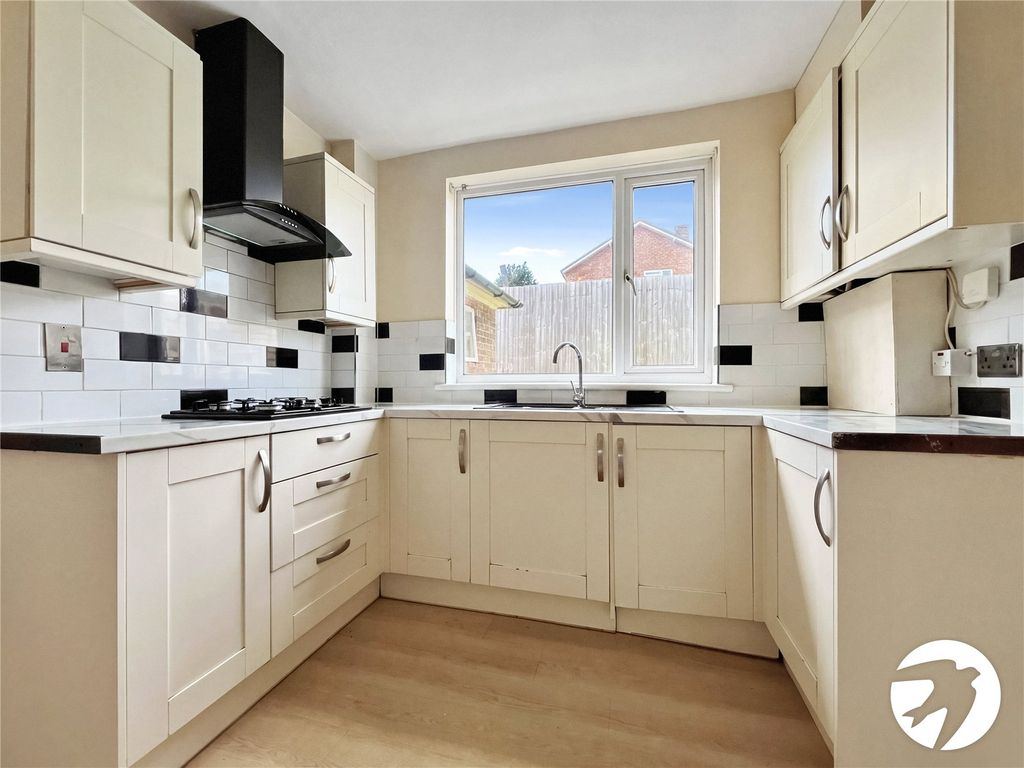 Property photo 3 of 22 Picture No. 11