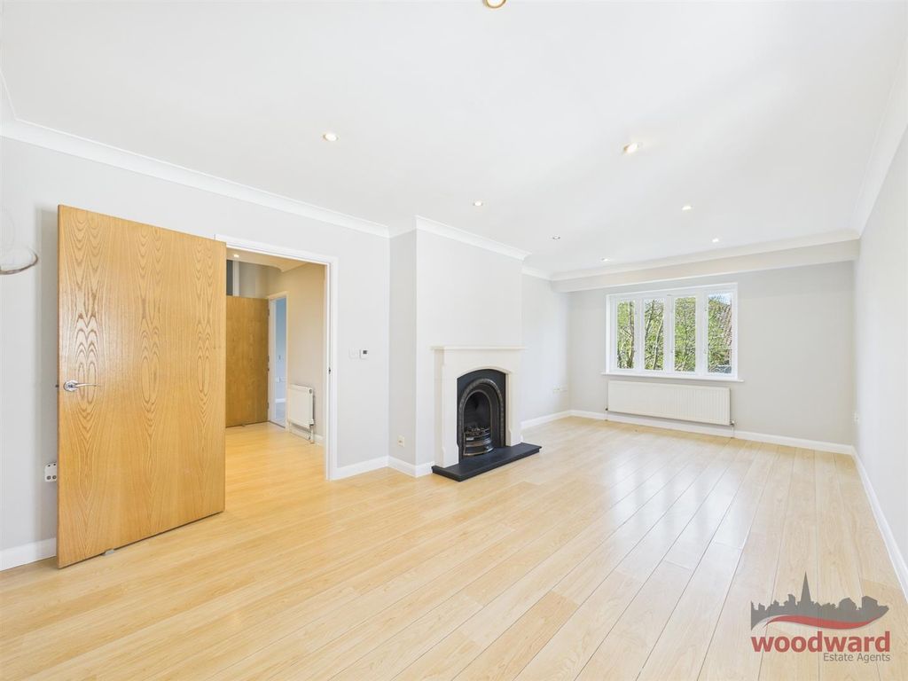 Property photo 3 of 19 Living Room