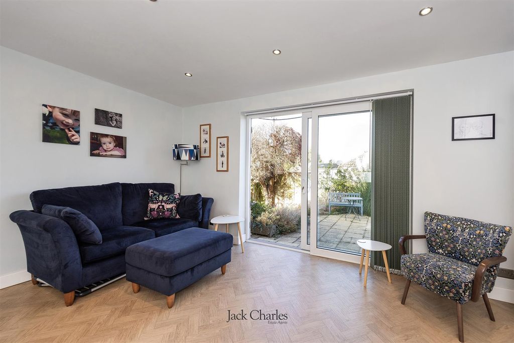 Property photo 3 of 18 19 The Forstal, Pembury, Tn2 4Eg 008.Jpg