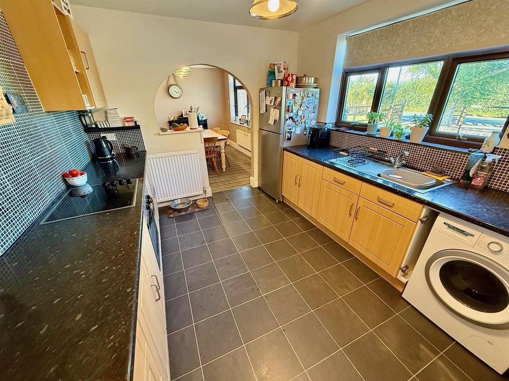 Property photo 2 of 30 Kitchen