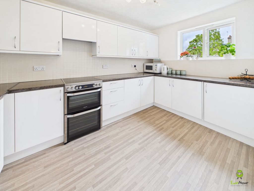 Property photo 1 of 13 Pinecroft Court Available For Sale With Clinton Cr