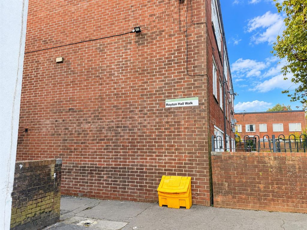 Property photo 3 of 14 Royton Hall Walk Courtyard View.Png
