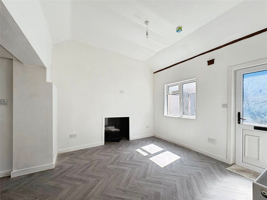 Property photo 3 of 11 Picture No. 21