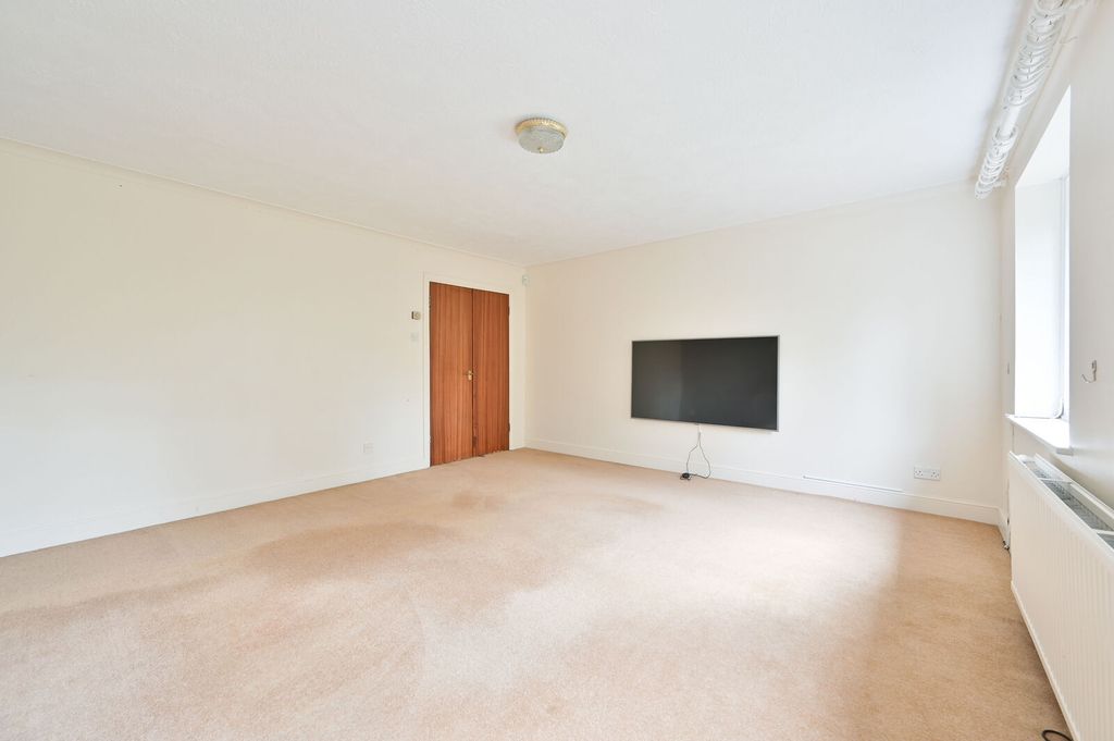 Property photo 3 of 24