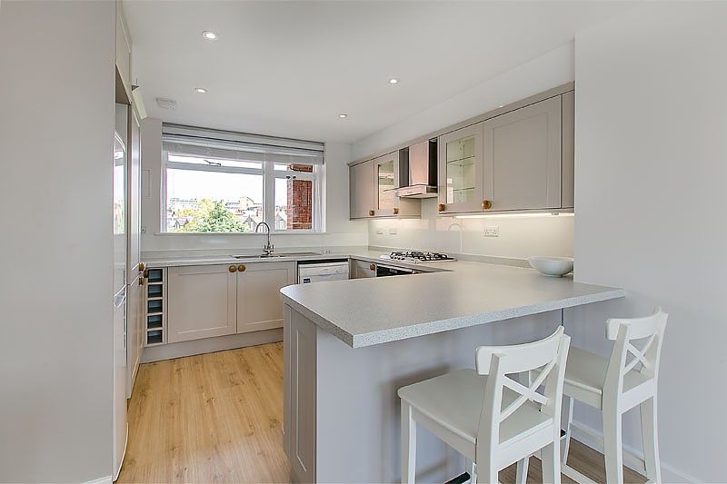 Property photo 3 of 9 Kitchen