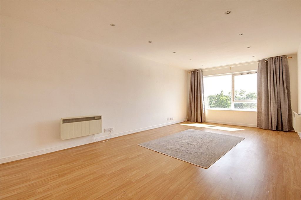 Property photo 2 of 13 Picture No. 21