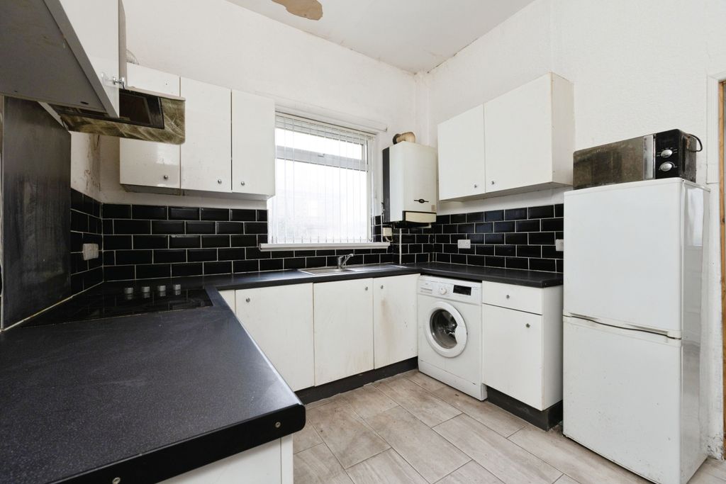 Property photo 3 of 14