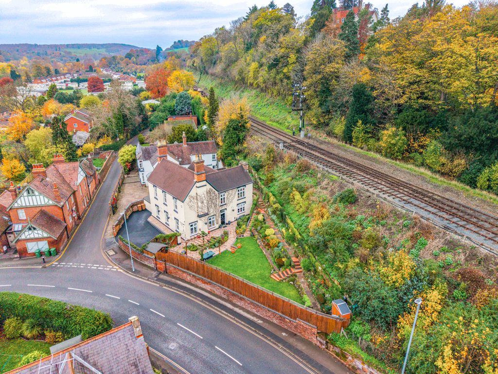 Property photo 1 of 32