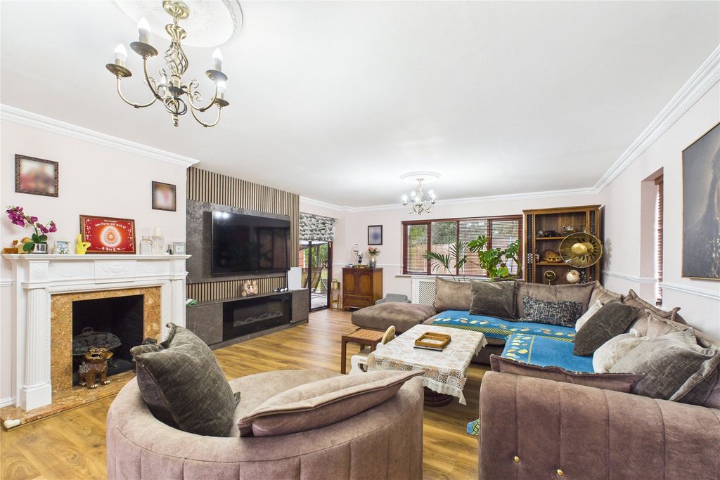 Property photo 2 of 16 Picture No. 18