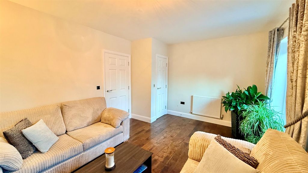 Property photo 3 of 21 Living Room