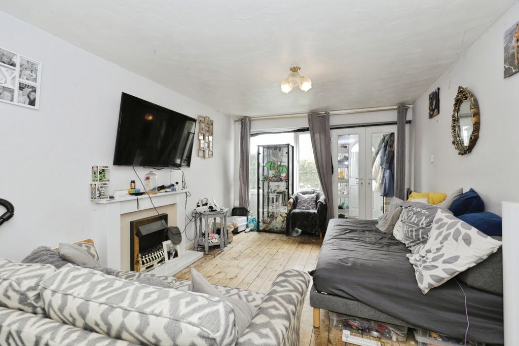 Property photo 2 of 11 Image 1