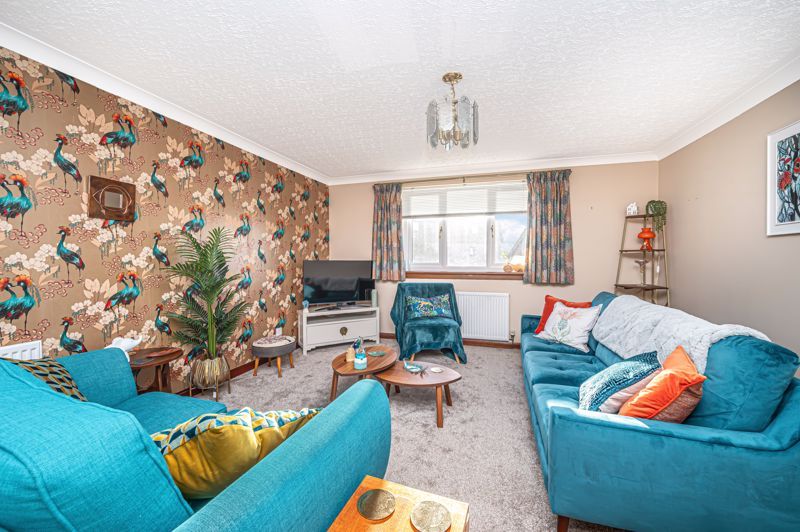 Property photo 3 of 17 Lounge