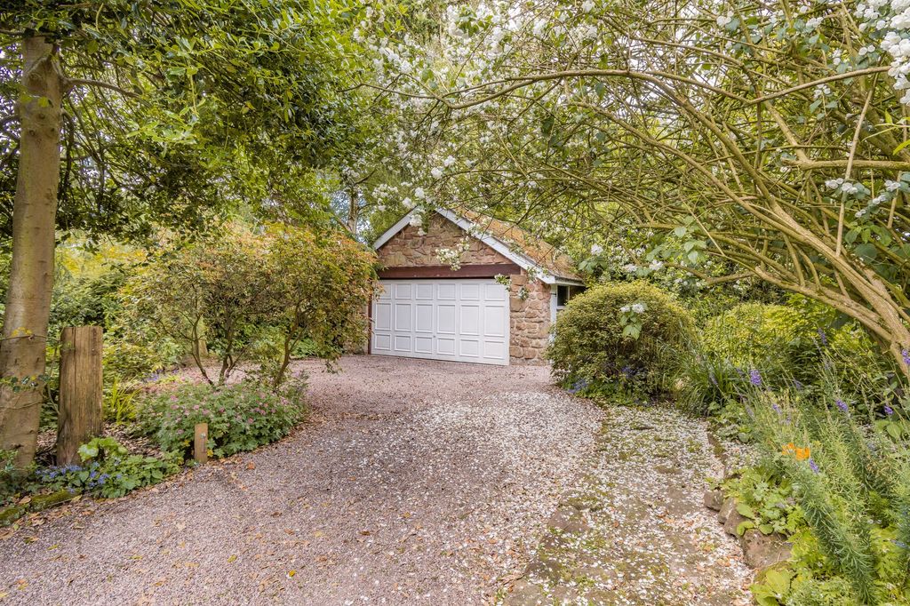 Property photo 3 of 31