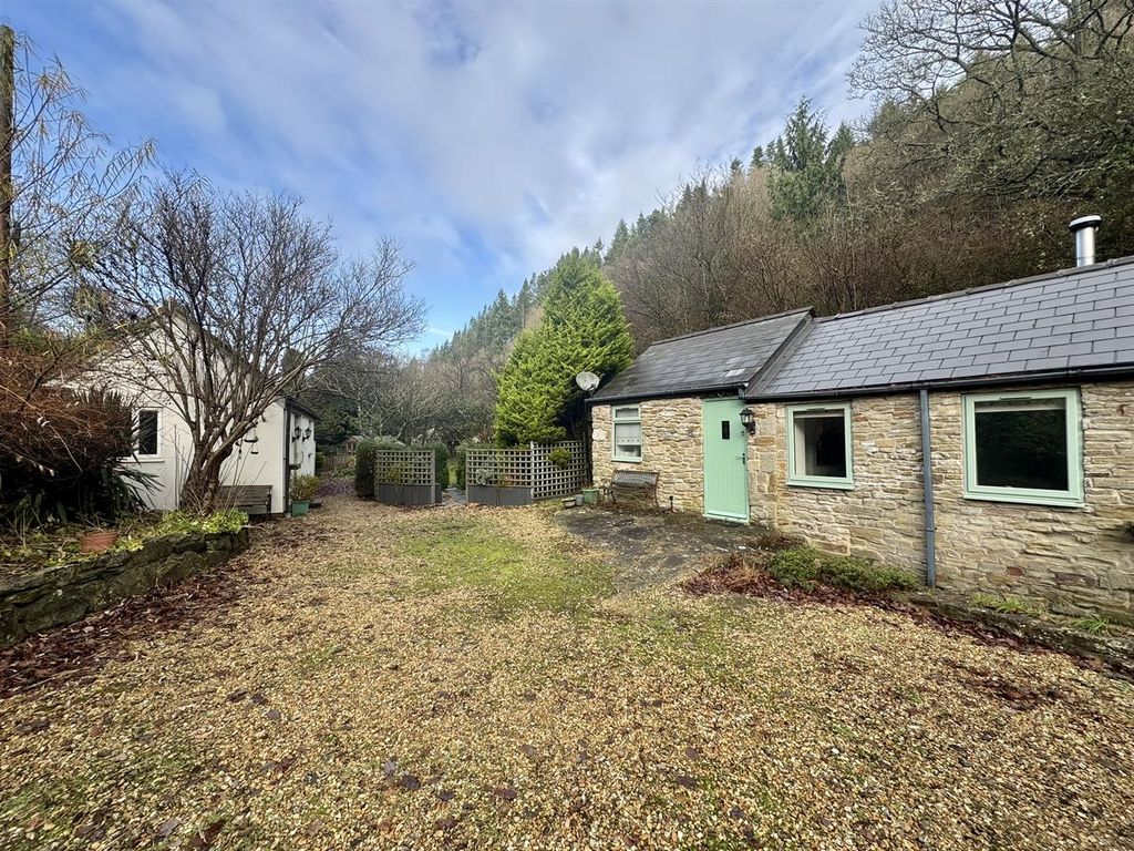 Property photo 2 of 33