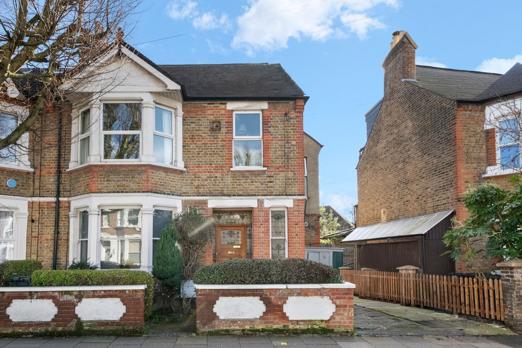 Property photo 1 of 9 Photo 6