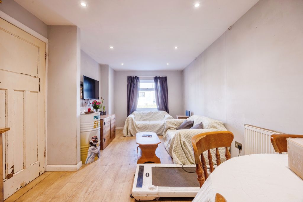Property photo 3 of 17 Photography