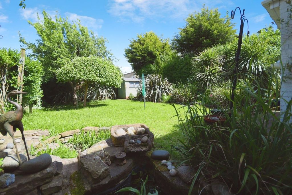 Property photo 2 of 18 Garden