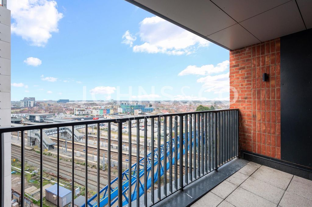 Property photo 2 of 10