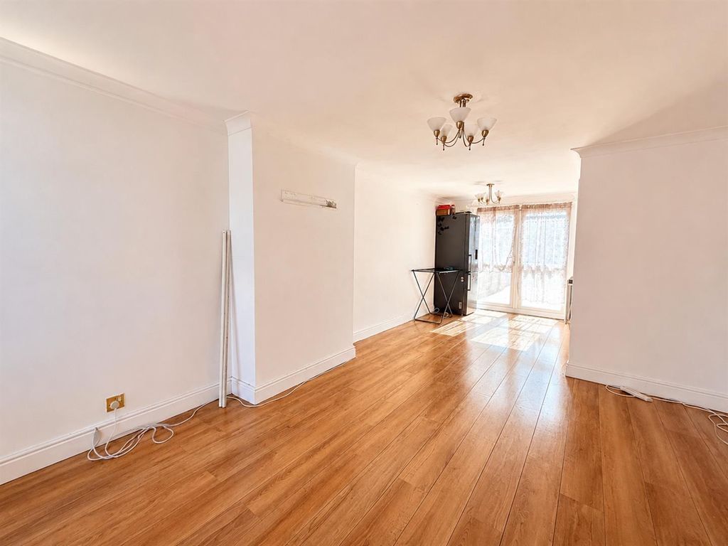 Property photo 1 of 9 2