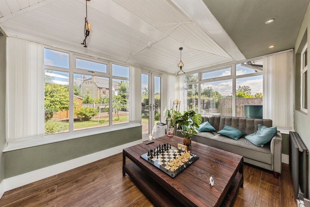 Property photo 3 of 20 Conservatory: