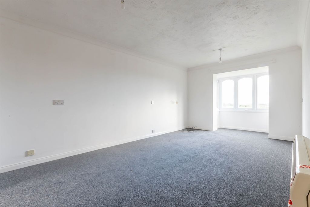 Property photo 2 of 10 Lounge