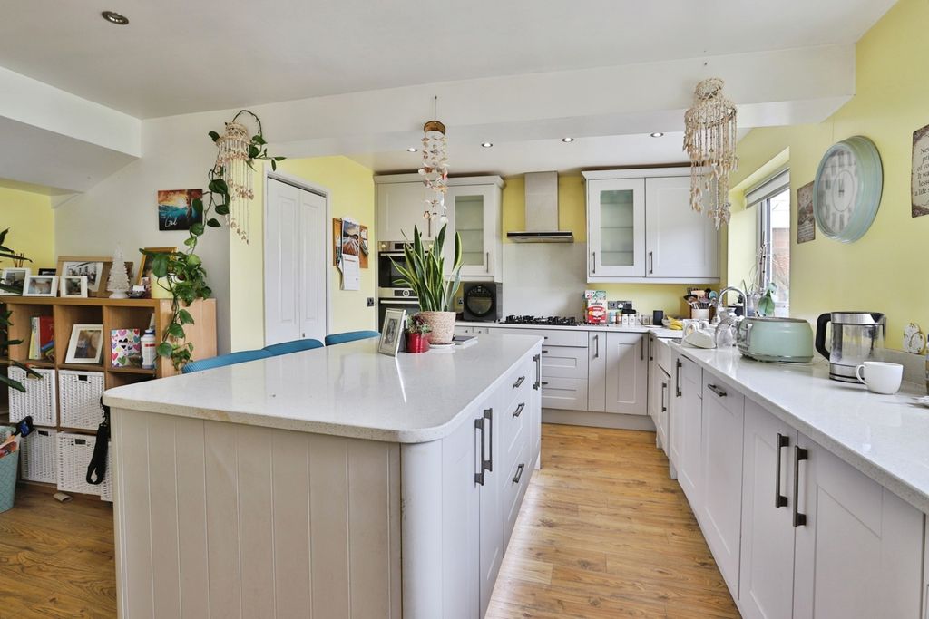 Property photo 3 of 17 Pbox-Img.Jpg