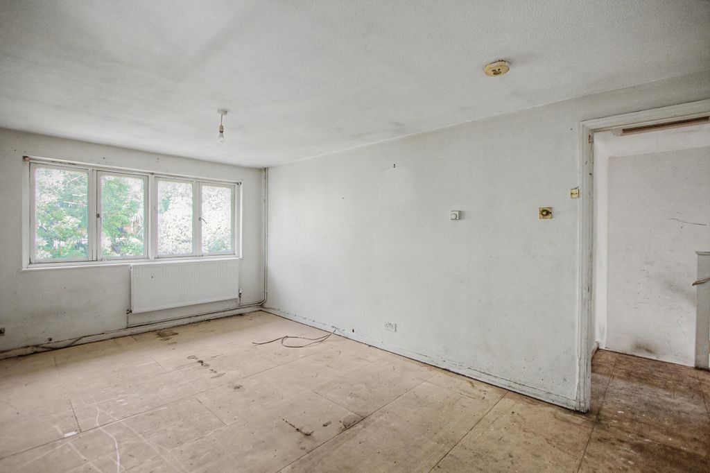 Property photo 2 of 9 19 Rossendale Way, Camden, London, Nw1 0Xb