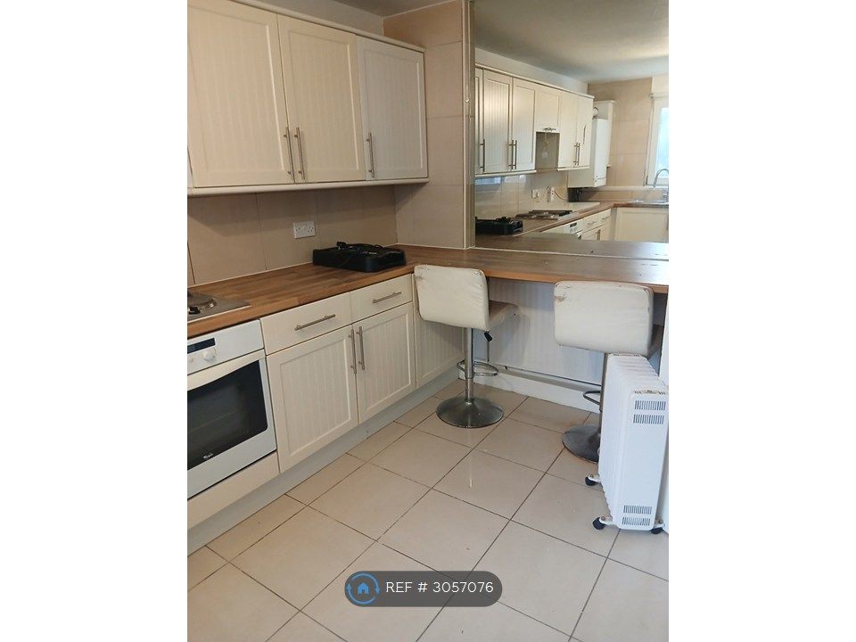 Property photo 1 of 8 Kitchen