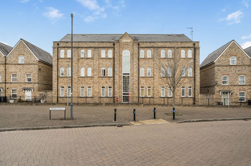 Property photo 1 of 16 1435675-16-69cd25...