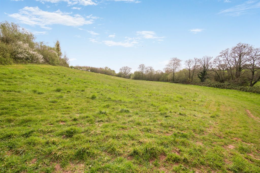 Property photo 2 of 32