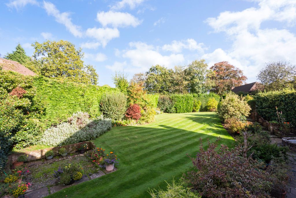 Property photo 3 of 36 Garden