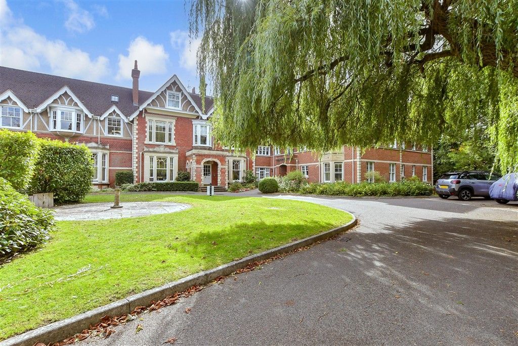 Property photo 1 of 16 Communal Gardens