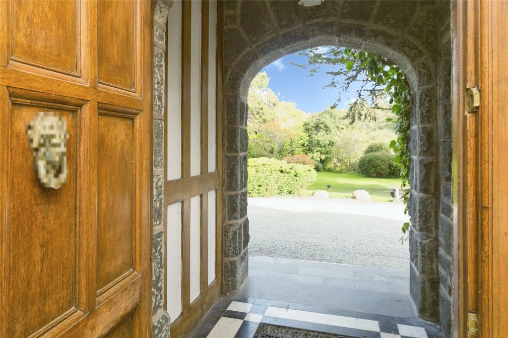 Property photo 2 of 41 Picture No. 32