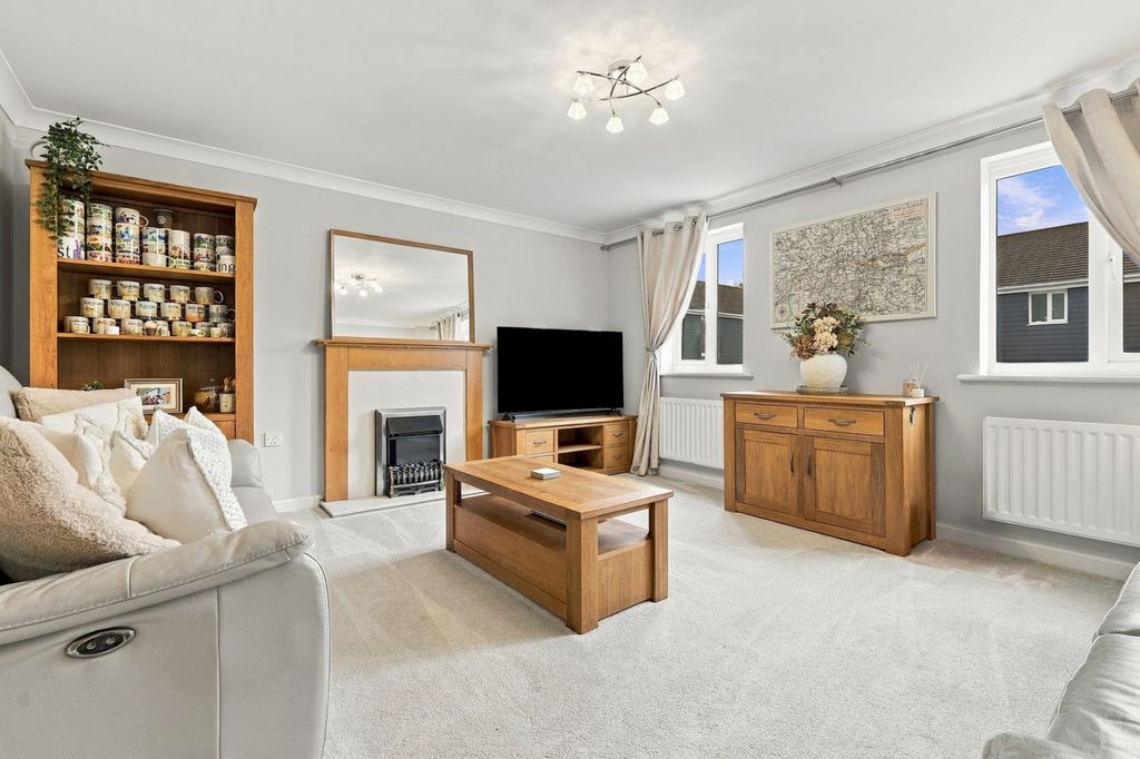 Property photo 2 of 32