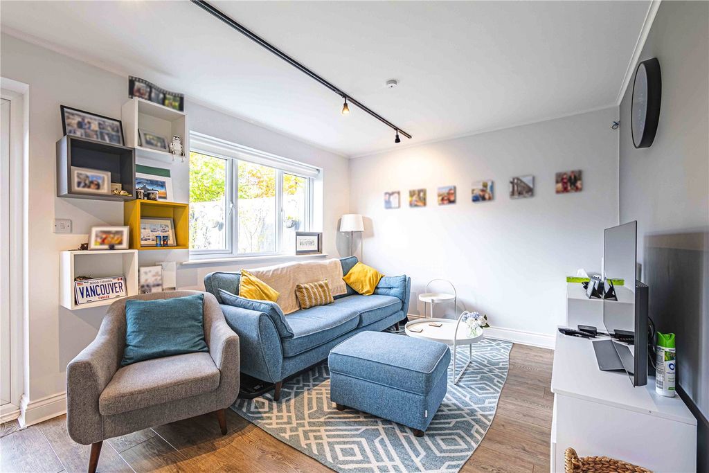 Property photo 2 of 16 Picture No. 13