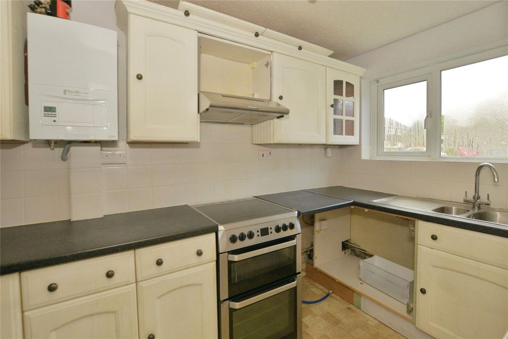 Property photo 2 of 12 Kitchen