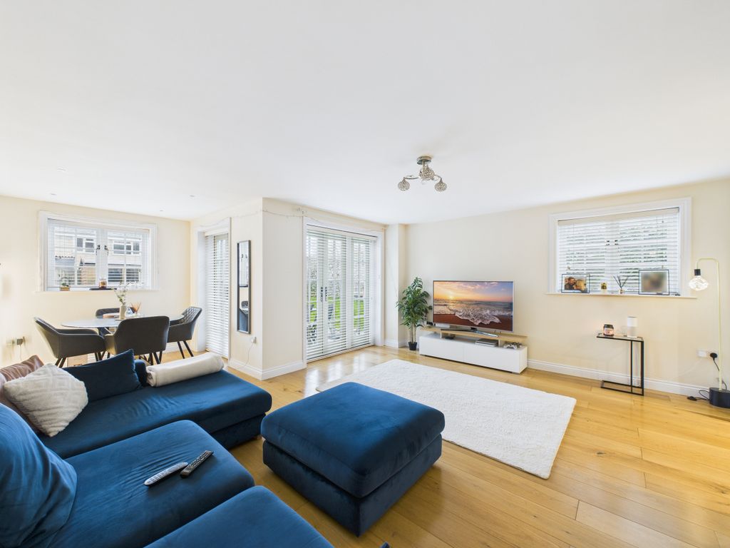 Property photo 2 of 11 Cam01984G0-Pr0545-Still015