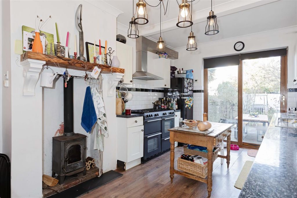 Property photo 3 of 19 St Mathews Rd_17.Jpg