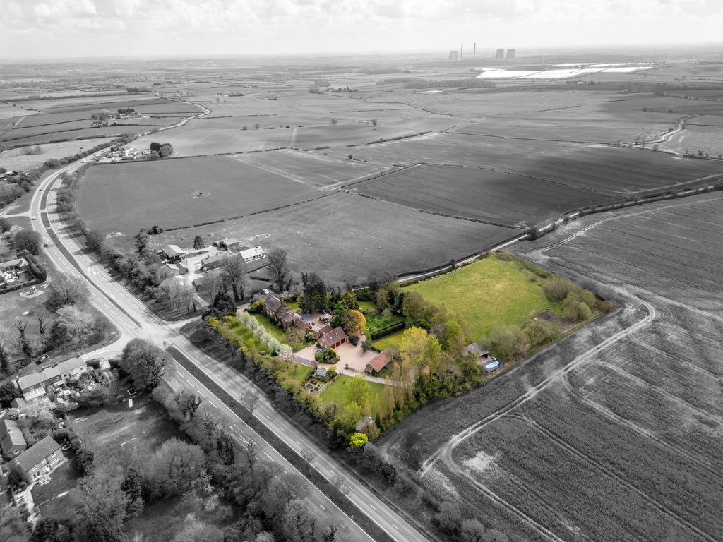 Property photo 3 of 37 Photo 9