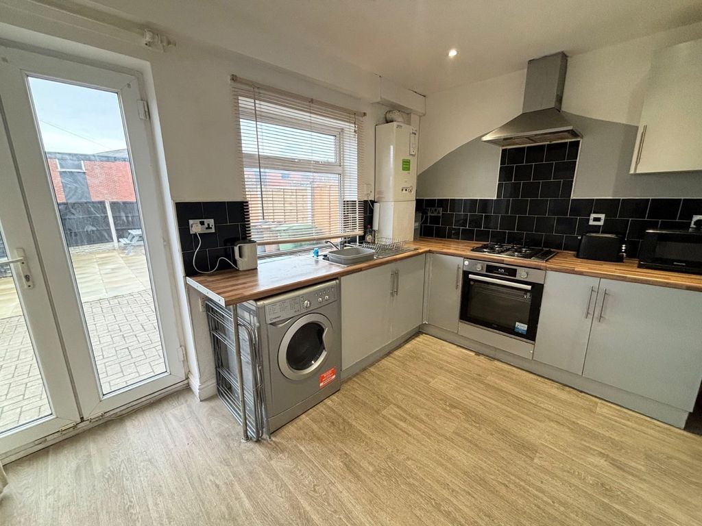 Property photo 2 of 14 Picture No. 21