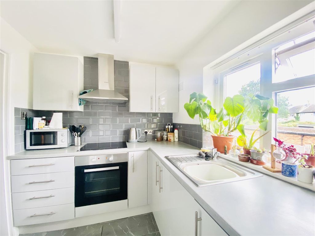Property photo 1 of 9 Kitchen