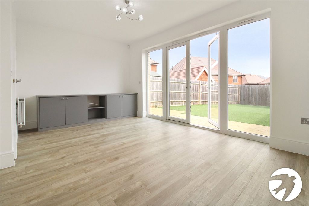 Property photo 2 of 16 Lounge