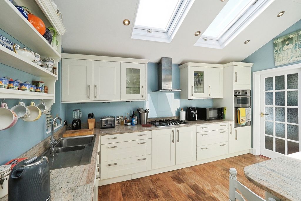 Property photo 2 of 16