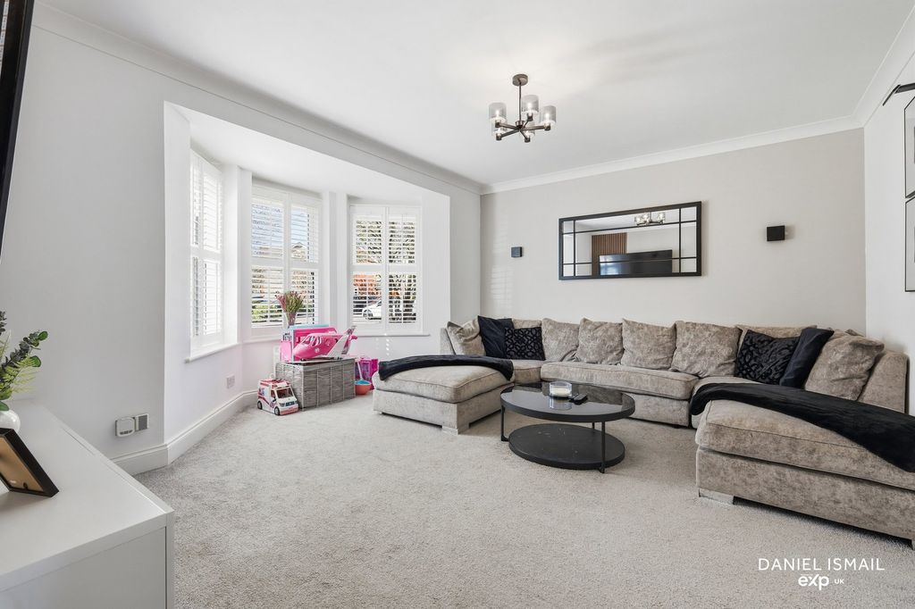 Property photo 3 of 26